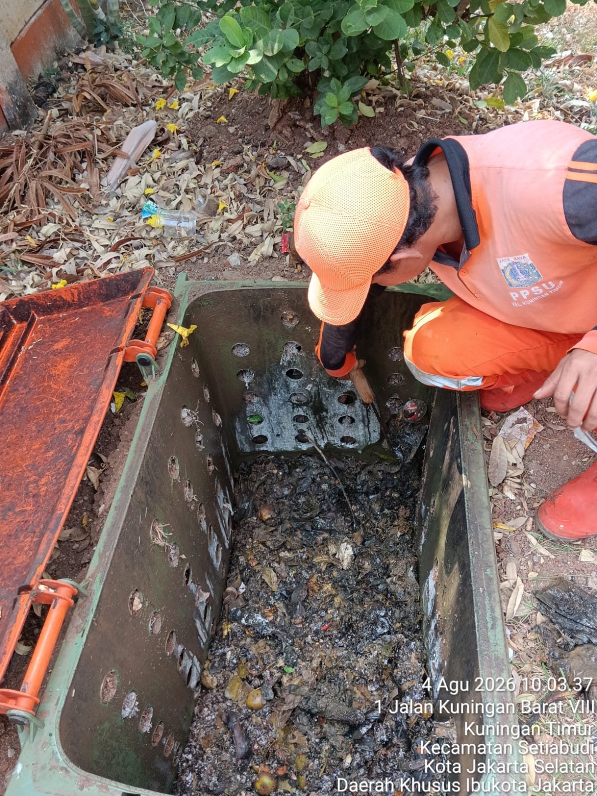 Pemanfaatan TEBA untuk Pengolahan Sampah Daun di Kuningan Timur